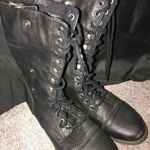 SM New York Lace-Up Combat Boot - Black